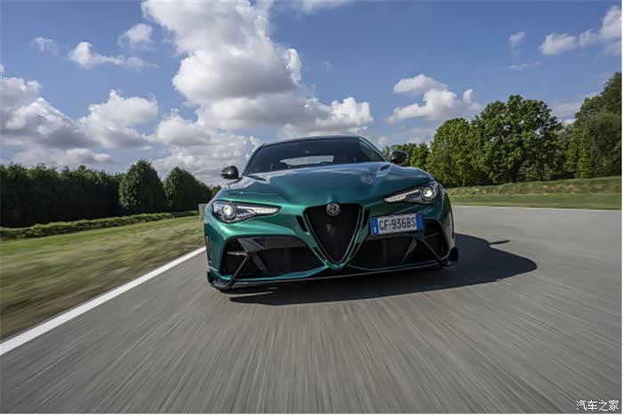 传承经典 成就陆上竞速传奇 阿尔法·罗密欧giulia gta全球首秀