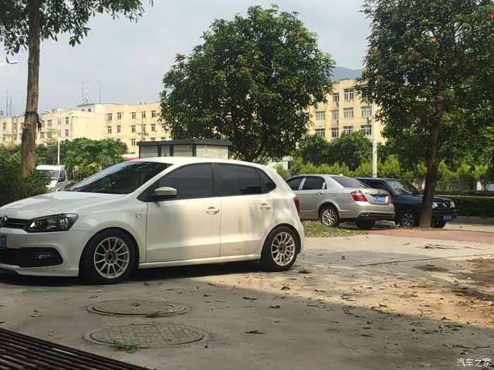 有改白色轮毂的polo吗?上个图看看效果,谢谢!