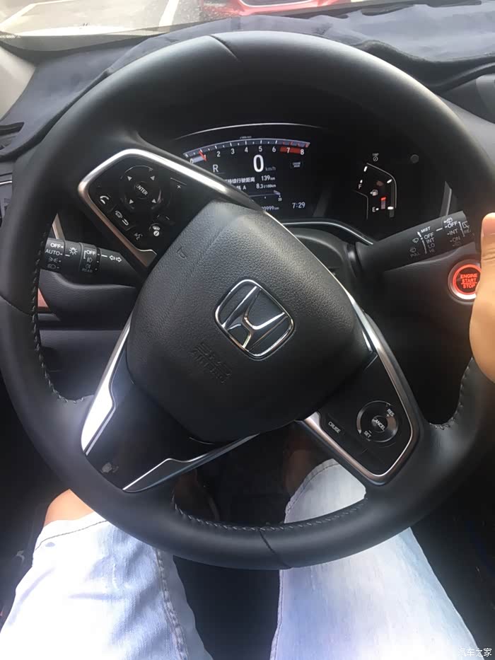 方向盘左右各有一圈半吗