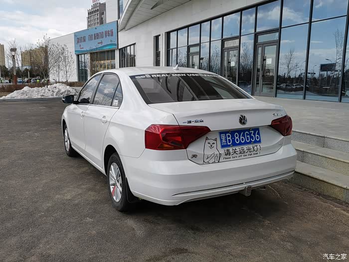 近期小改三17款捷达更换新款大众尾标