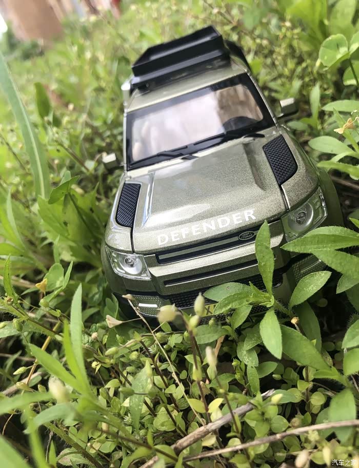雨露均沾2020路虎卫士盘古绿车模测评