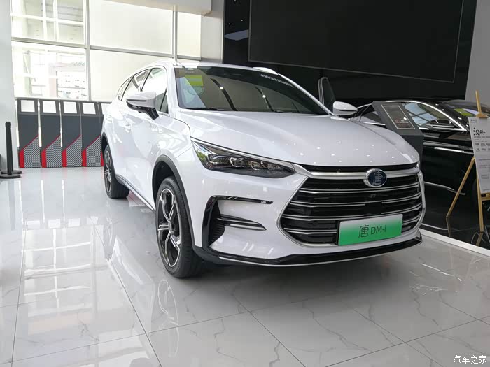 他就是比亚迪的唐dmi,和我朋友开的那台唐dm还是有区别的.