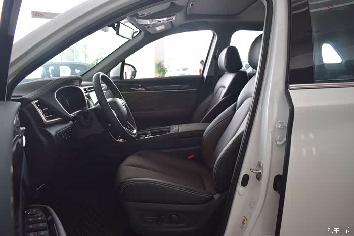 暑期清凉一夏# 颜值超高的gs5带来高级的驾驶乐趣广汽传祺gs5前排座椅