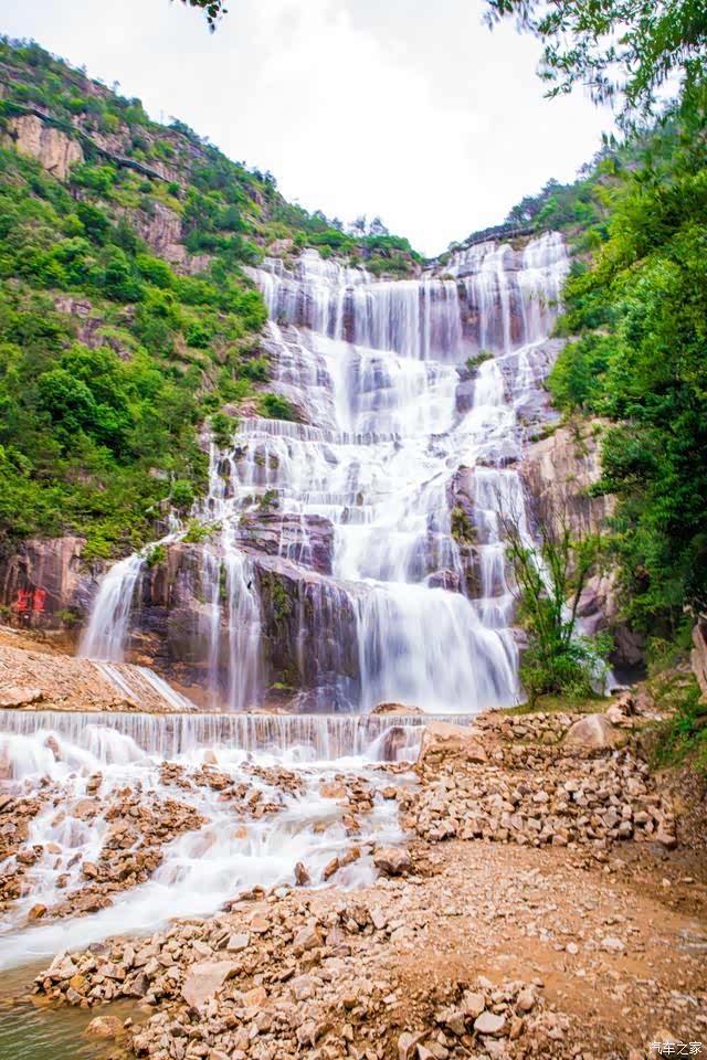 中华第一高瀑因修水电站断流,如今时隔60年又重现浙江,格外壮