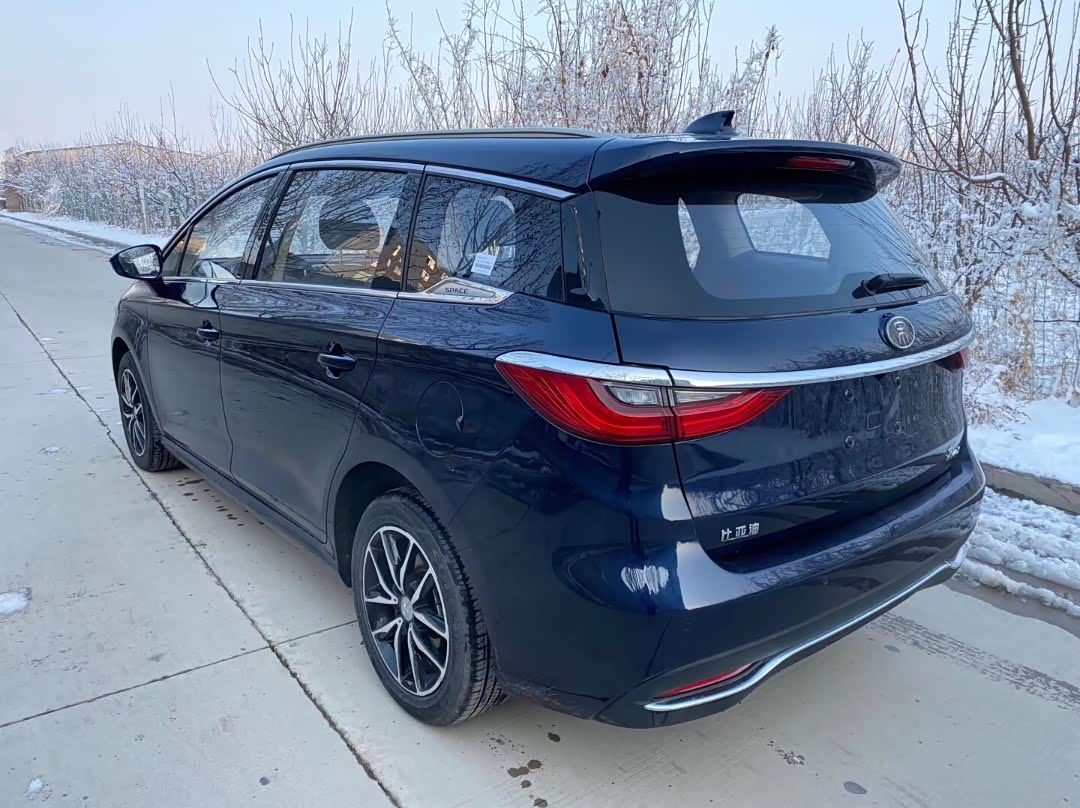 比亚迪宋流线造型以及舒适度值得拥有