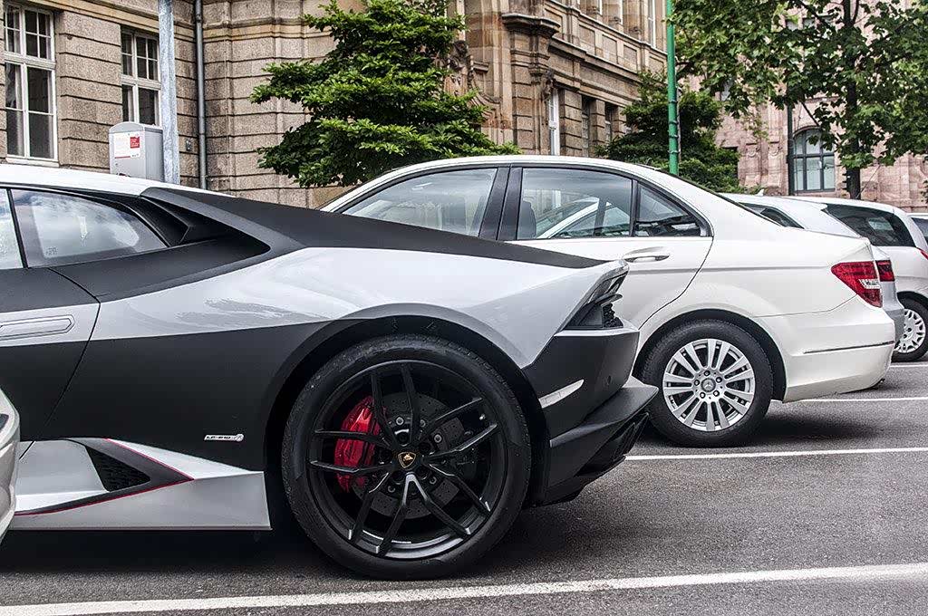 黑白配色看着就是霸气十足.