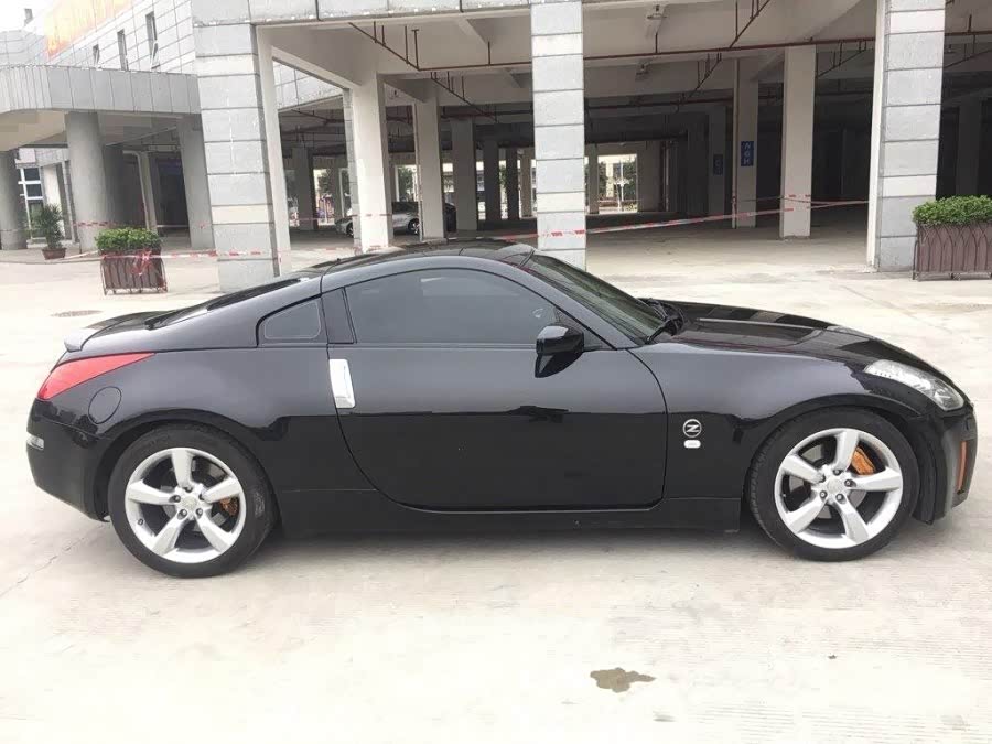 日产350z国内不多见外观非常拉风