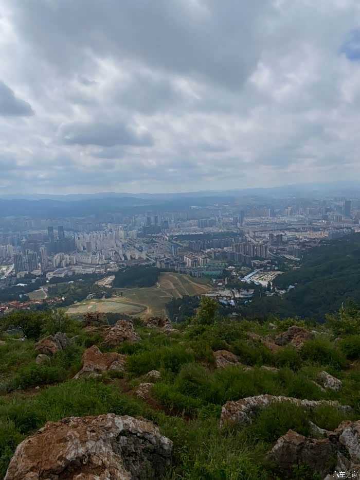 一人一车一风景昆明长虫山