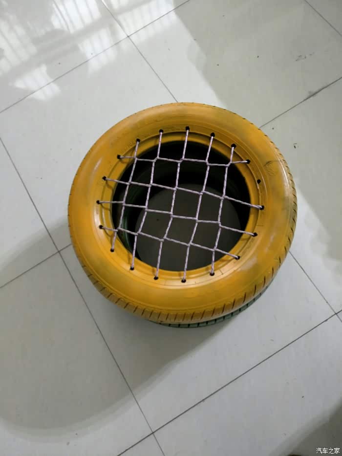 废旧轮胎在利用凳子坐着很舒服嘿嘿