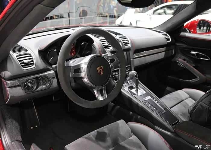 迎暖春送积分保时捷cayman的内饰简洁有致