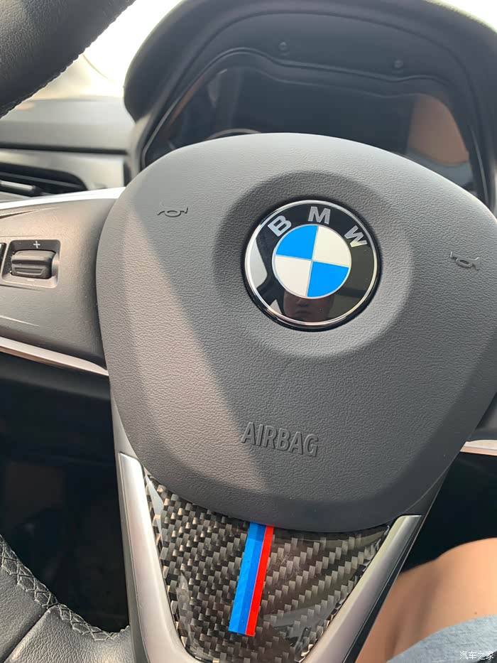 宝马x1更换召回的方向盘安全气囊后发现外观有瑕疵!