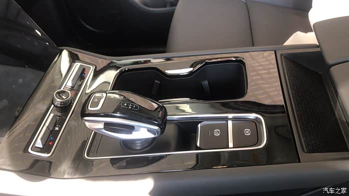 艺术品样的电子档杆