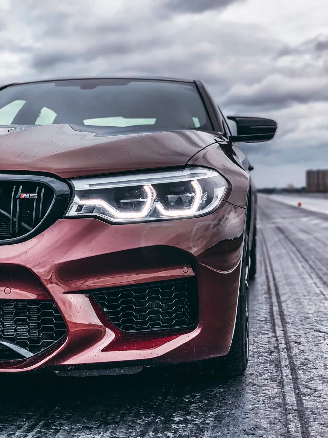 红色的宝马m5这就是最靓丽的表现