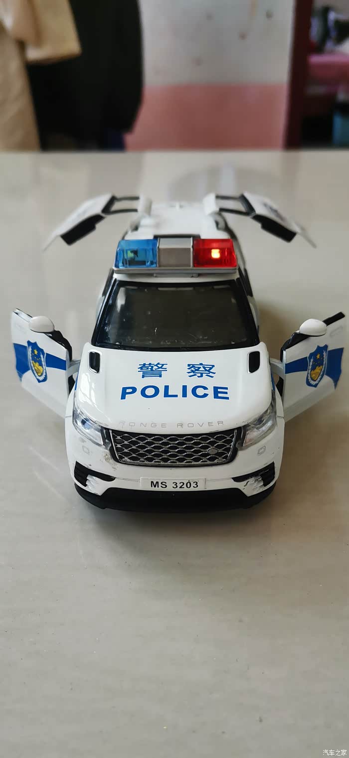 为啥买合金加长路虎警车模型