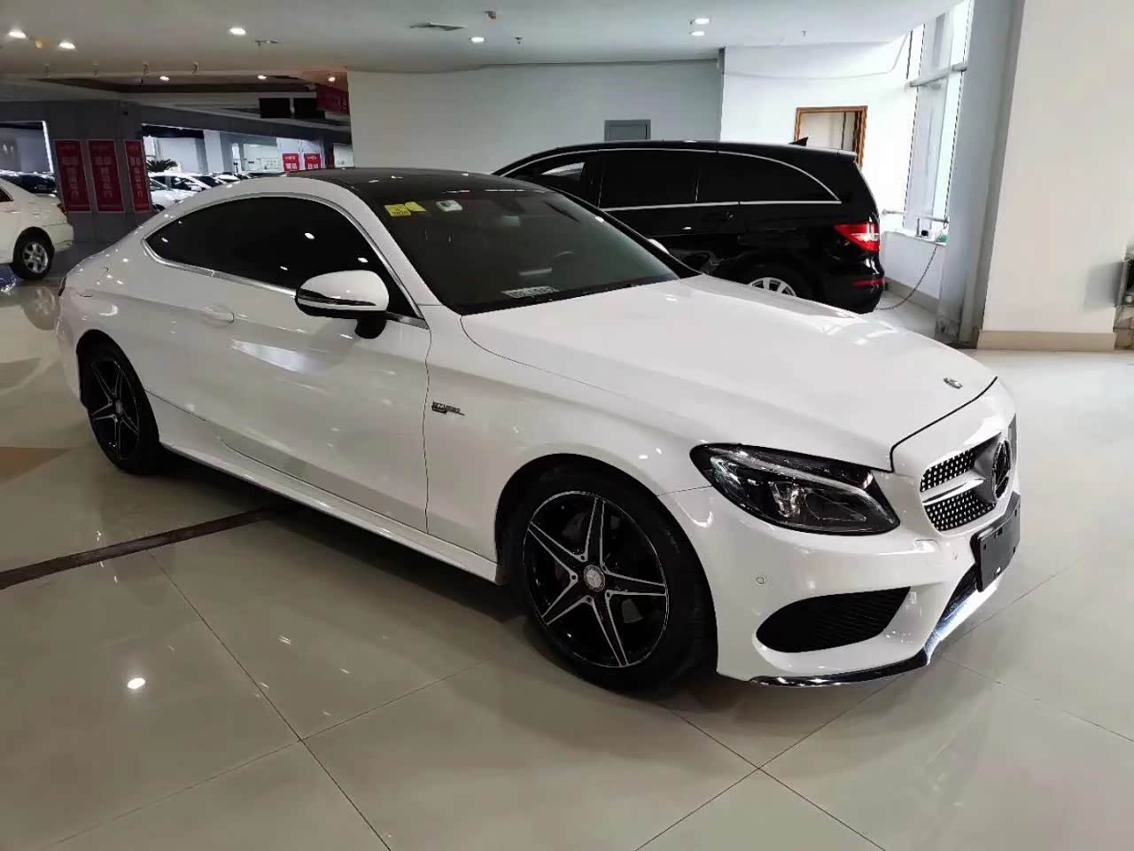 历经四载的奔驰c200二门coupe白外黑内amg轮毂