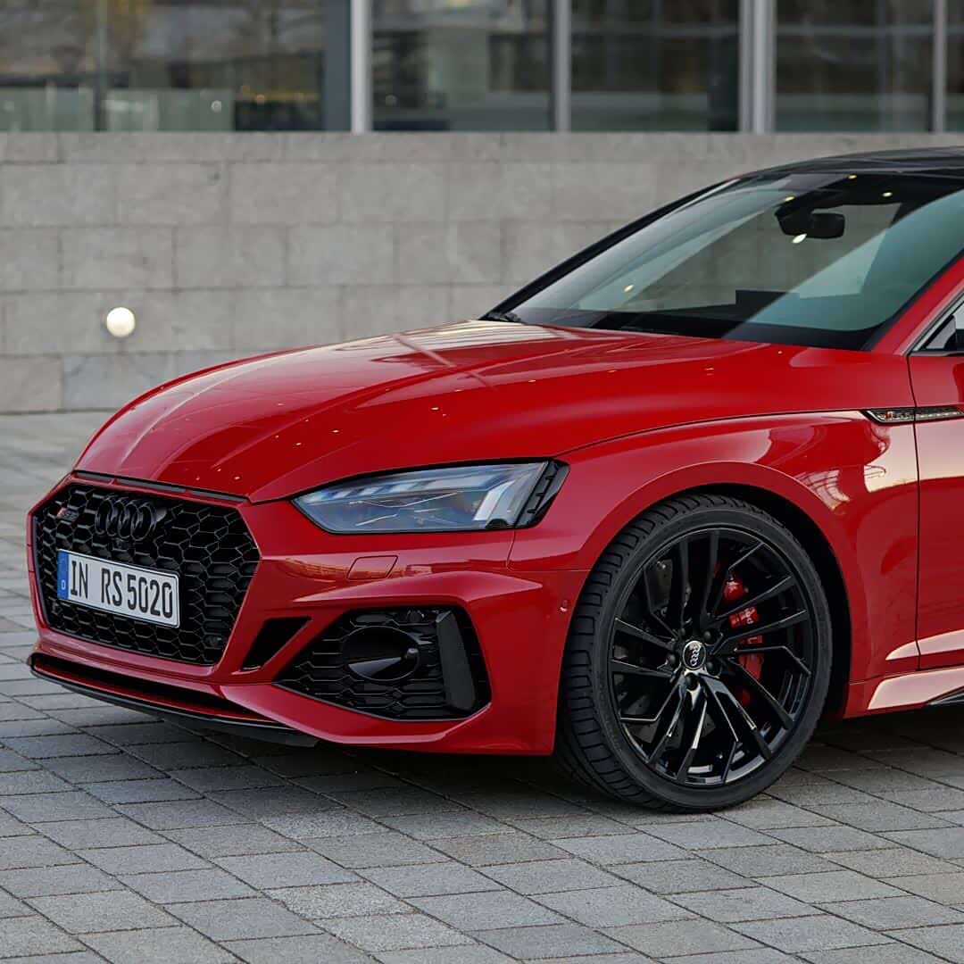 奥迪rs 5 coupe红色的外观风格非常帅气