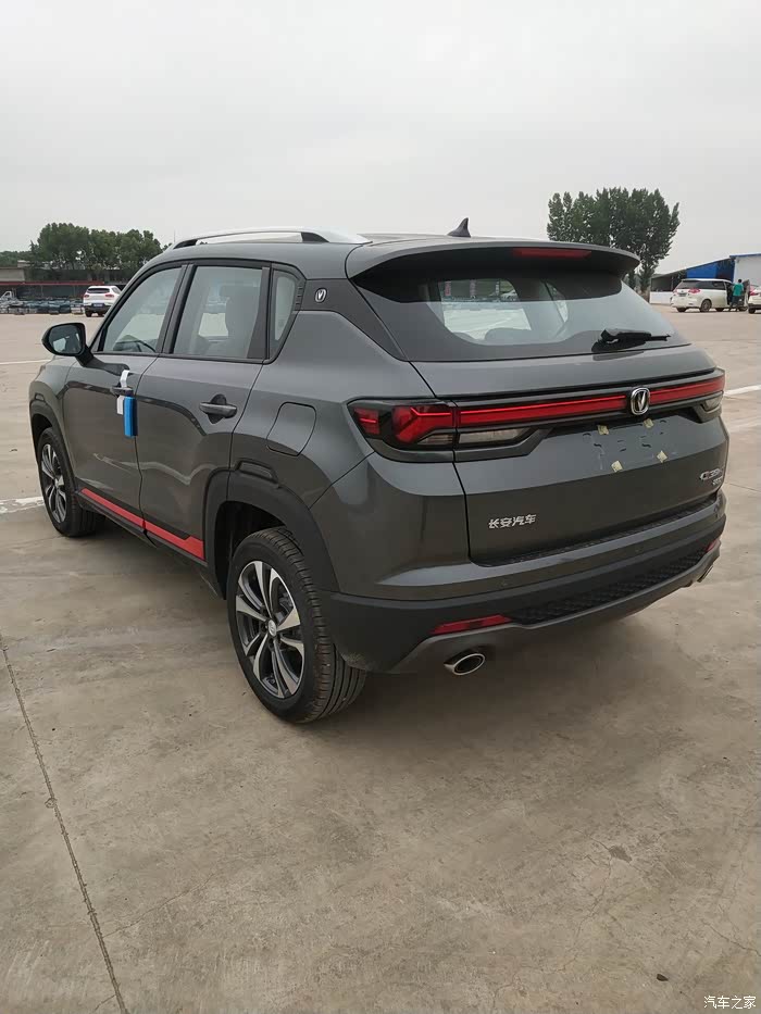 全新长安cs35plus有着大气时尚和运动的外观