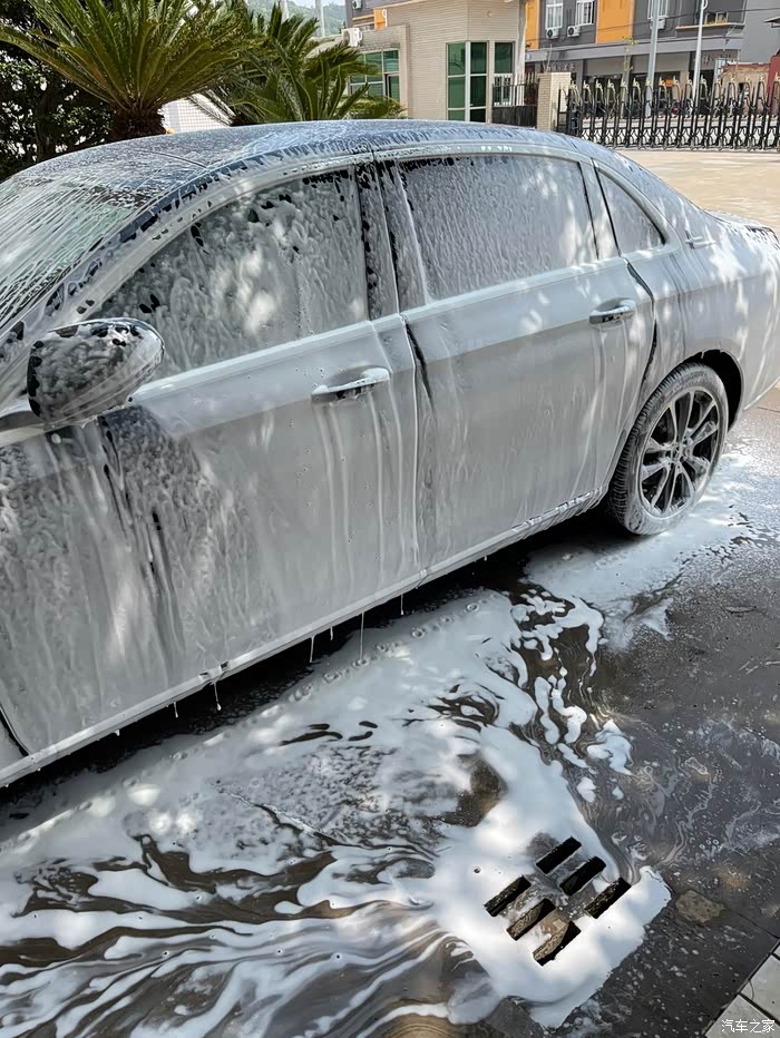 用化学小子洗车真不错 洗完车身亮亮的