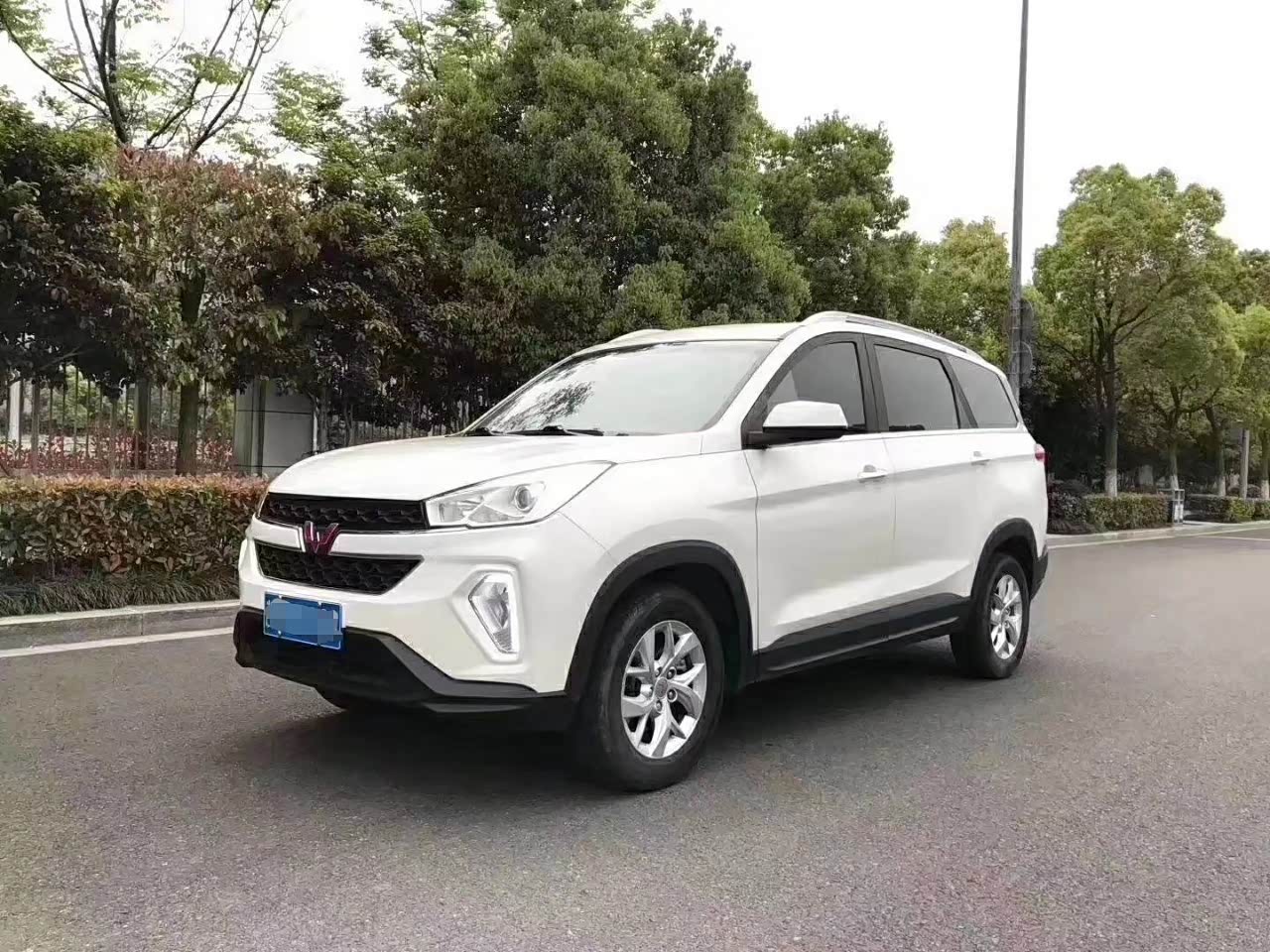 微贴:五菱宏光s3是基于宏光s推出的一款全新升级产品