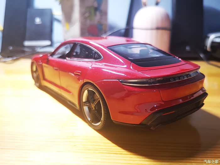 威利1:24 保时捷taycan turbo s红色电青蛙