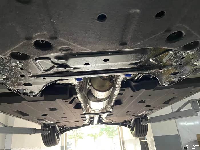 结实的底盘良心做工吉利星瑞