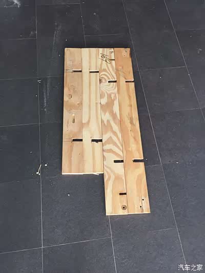 4条木板,尺寸是98cm*2条,,,79cm *2条,,,10cm宽,1.