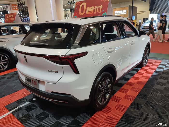 多彩六月逛海西车展鉴奔腾t55