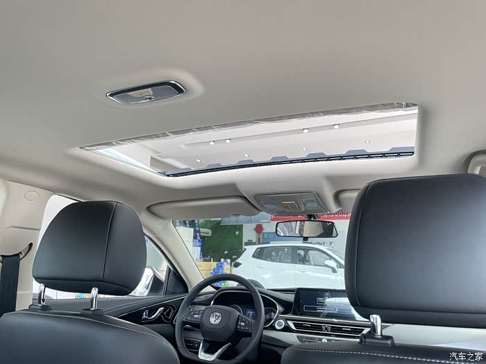 锐程cc是配备了全景天窗的,配置不一样的话也是不一样的