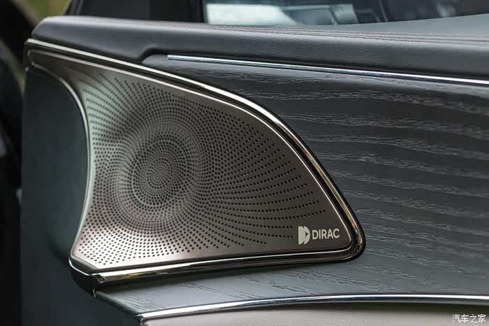 享受二人世界驾着大汉与旅游打卡鸾佩公园