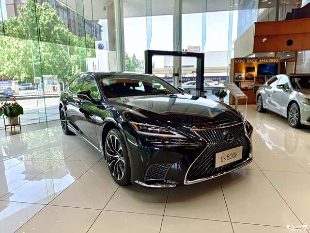 雷克萨斯ls顶配版到店实拍 混动v6大自吸加持