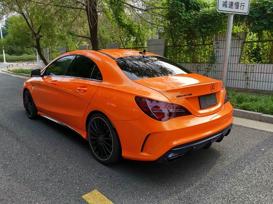 奔驰claamg这个橙色有点亮眼