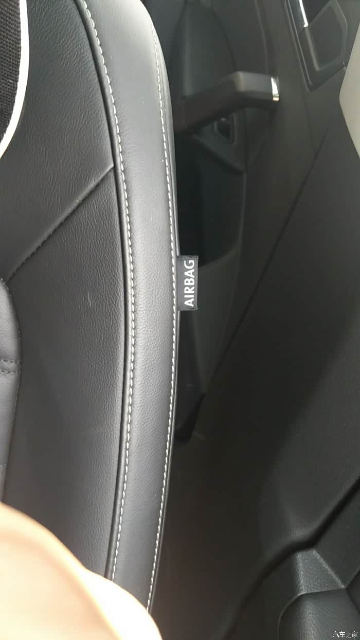 17年帕萨特座椅靠背上有个airbag的标签那是什么意思
