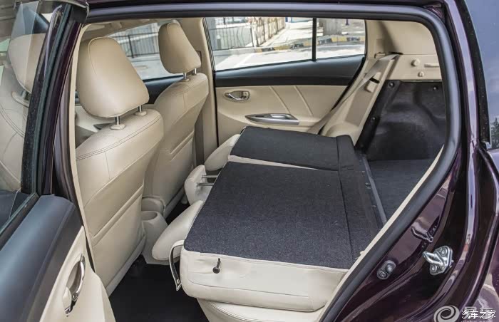 【图】这个车后排地板中间平吗?_威驰fs论坛_汽车之家论坛