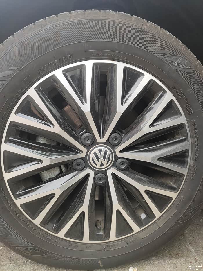 出19款速腾舒适版原车16寸轮毂轮胎,只跑了8000多公里,单只450  整套