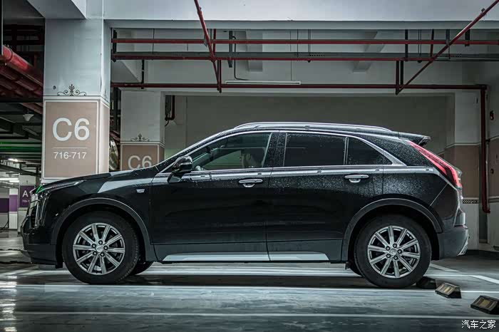 停车场大片来袭全方位展示xc40和xt4细节对比