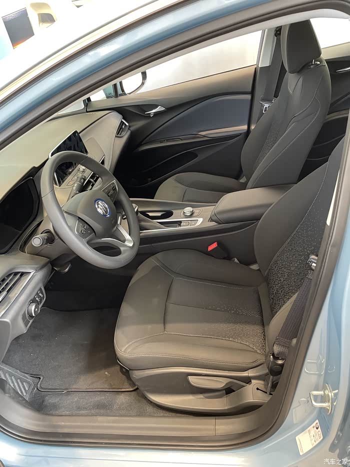 独领风骚-试驾别克微蓝6