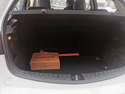 后备箱内显小一点点