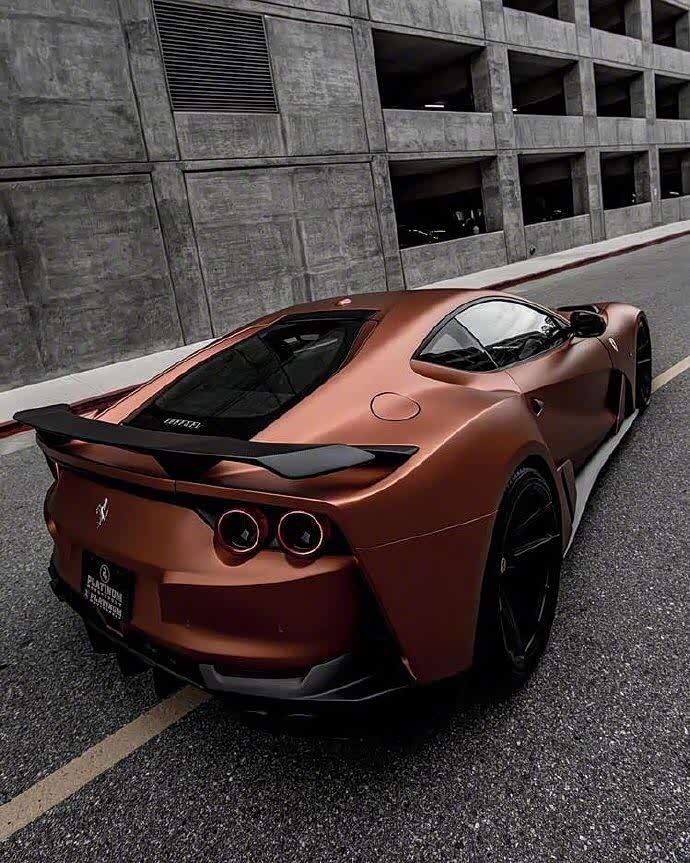 法拉利 812 n-largo novitec,一匹骏马