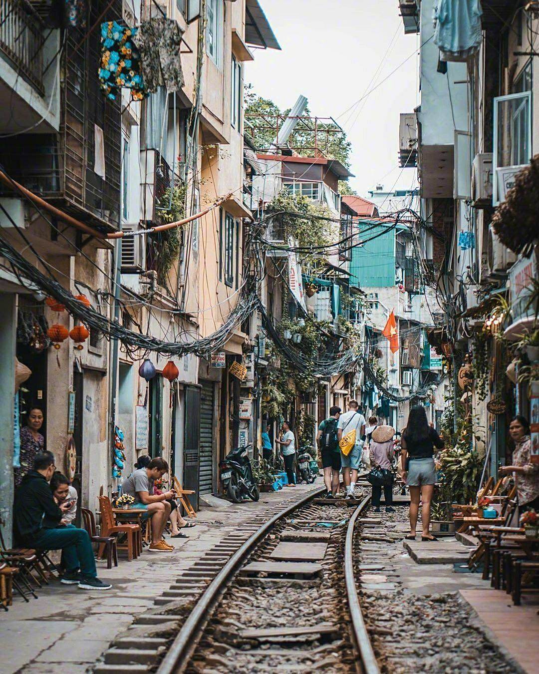 多想与你携手越南河内火车街,体验那最美的异域风情