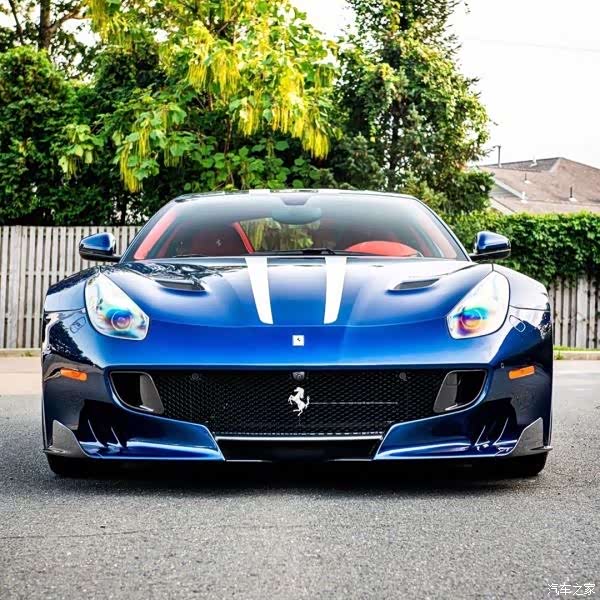 法拉利f12 tdf 蓝色外观太好看了