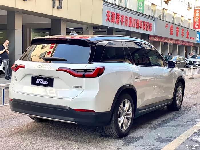 蔚蓝es8 355km 基准七座版 坐标温州