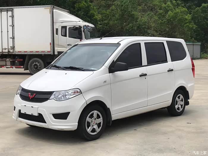 16年10月五菱宏光s ,7万公里  1.2基本型,有喷漆,小碰撞,多少钱能收?