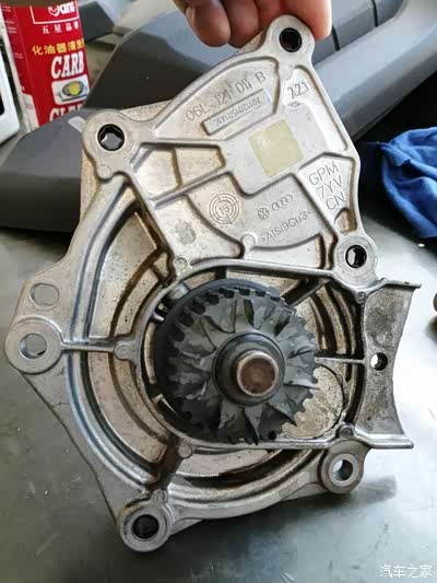 4年车龄,6万公里,水泵漏水,自费更换解决,感谢维修师傅_奥迪q5/q5l