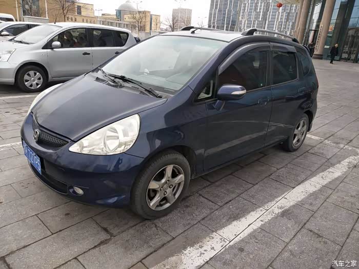 3自动蓝色飞度值多少钱?