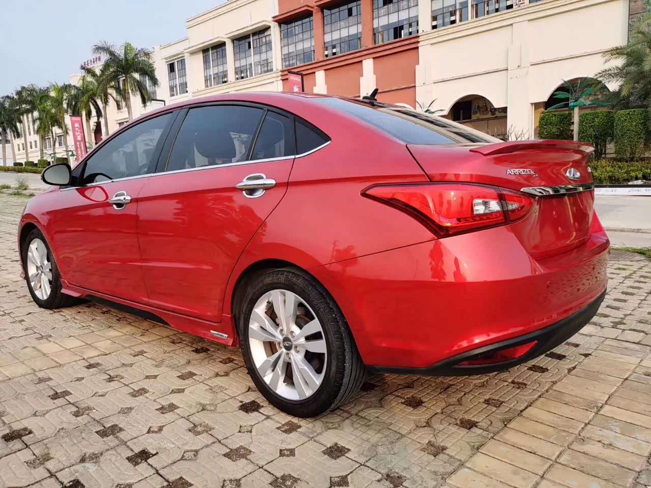 奇瑞艾瑞泽5红色很骚气