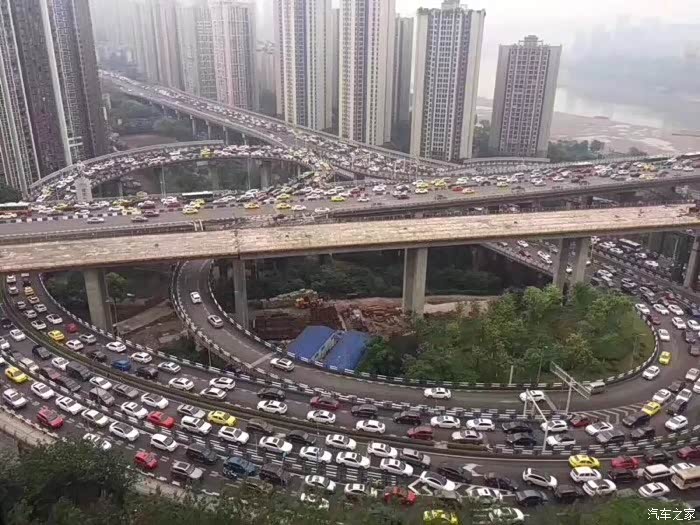 重庆限桥了下雨我也出来凑凑热闹