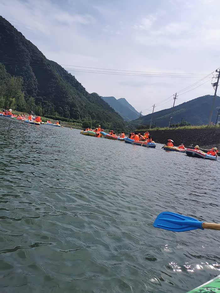 杭博越会清凉一夏车友相聚富阳网红打卡地漂流玩水湿身游
