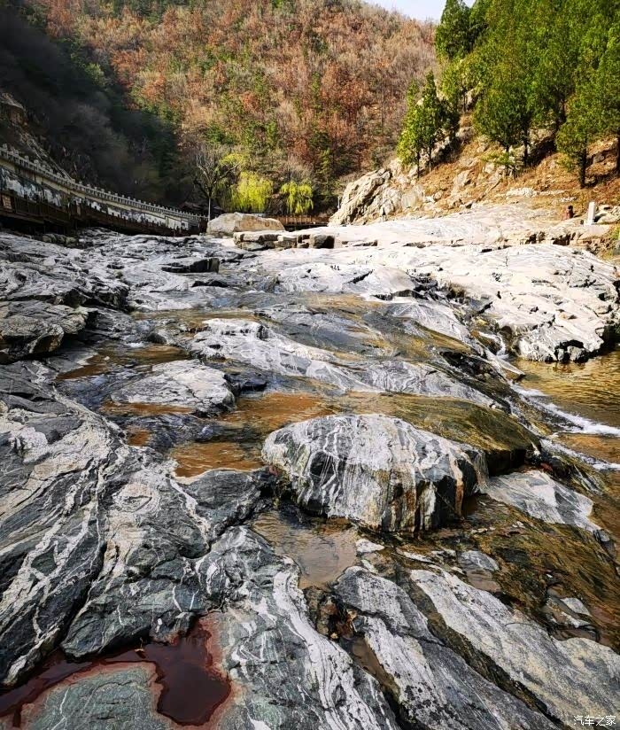 自驾夏日避暑好去处舒适惬意彩石溪