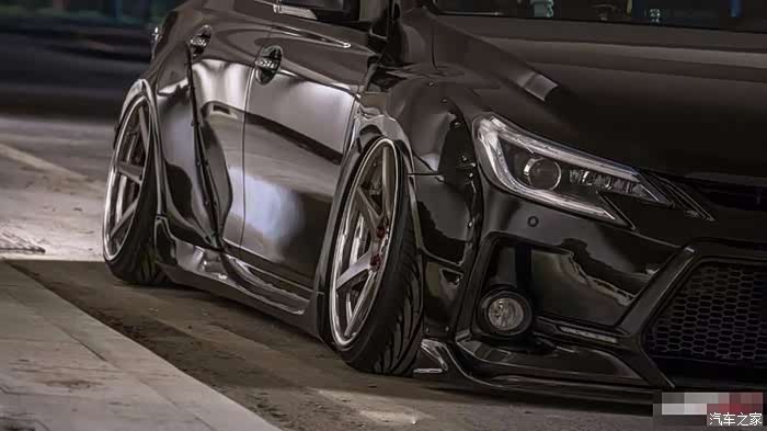 一台帅到掉渣的改装黑色锐志