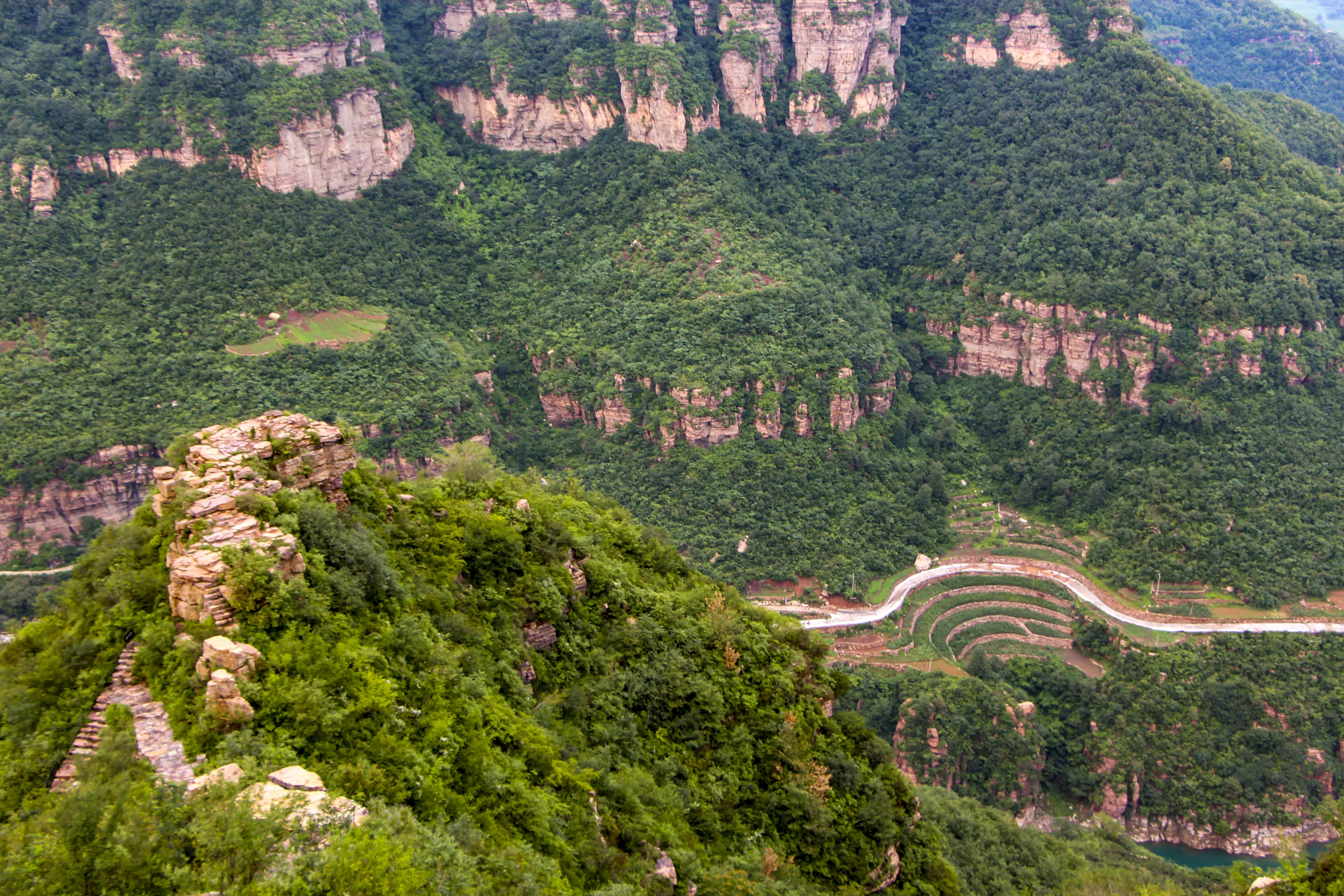 那块写太行屋脊石头过视野真也算太让人失望吧资料说景区主要景点有
